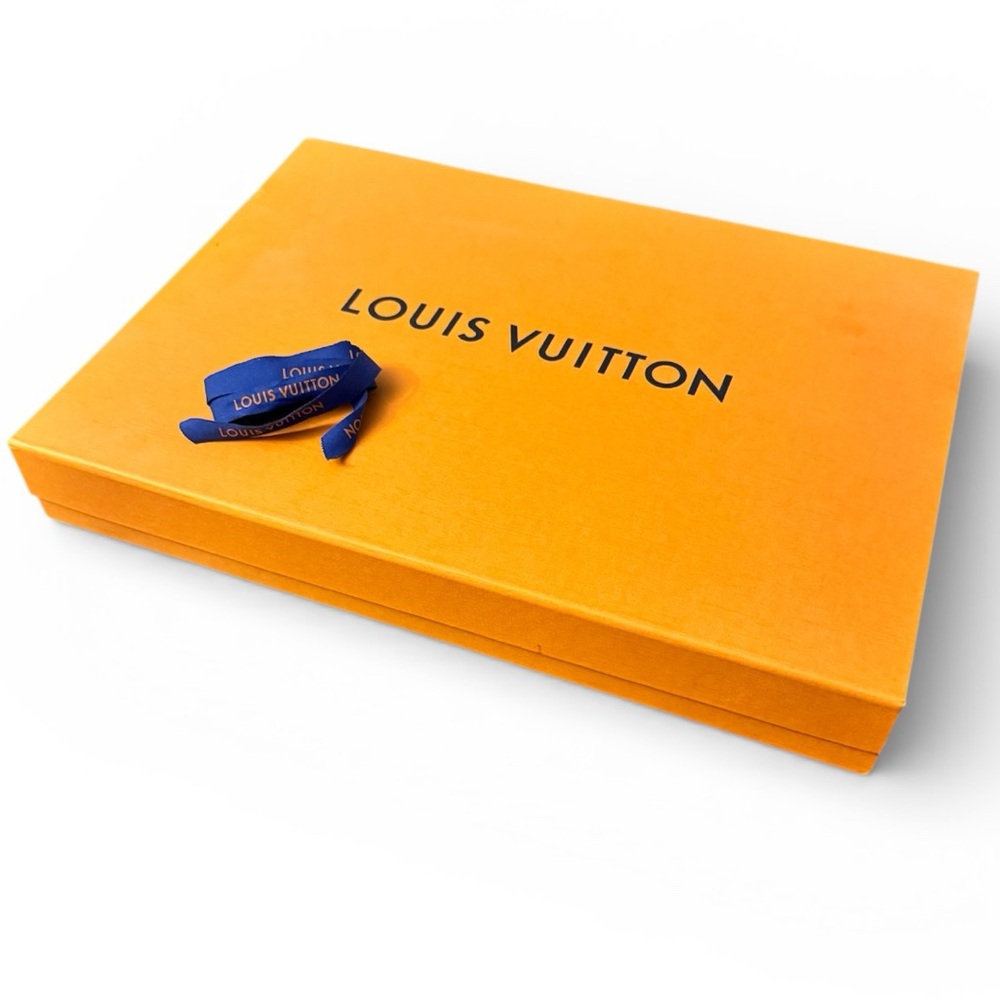 Louis Vuitton Magnet Closure Box & Ribbon